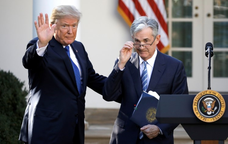 Donald-Trump-và-Powell.jpg