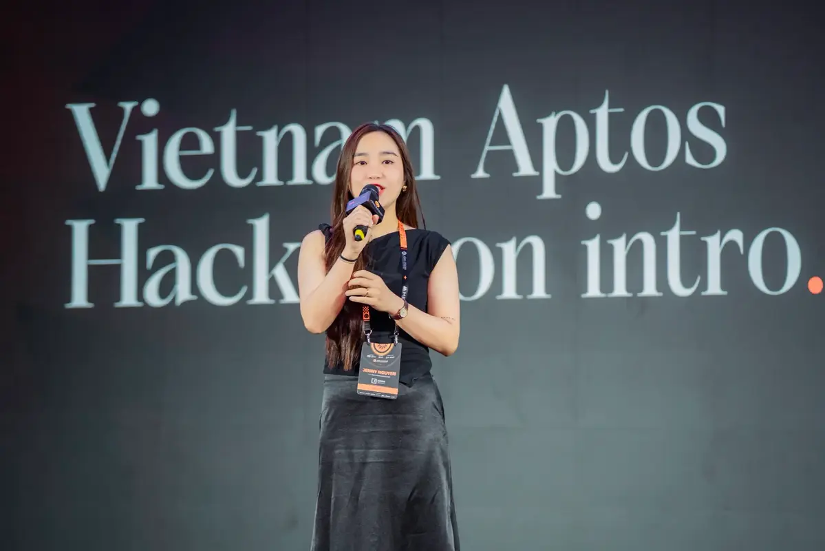 Jenny Nguyễn phát biểu với aptos.webp