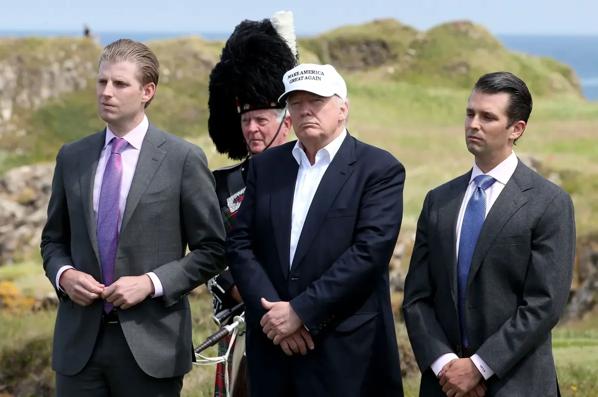 Eric-Trump-và-Donald-Trump.webp