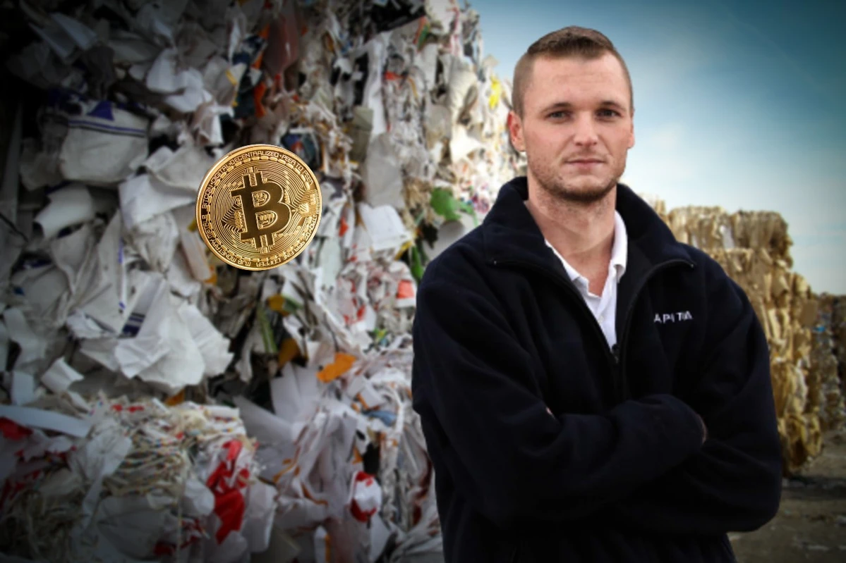 Người-đàn-ông-tìm-ổ-cứng-Bitcoin-ở-bãi-rác