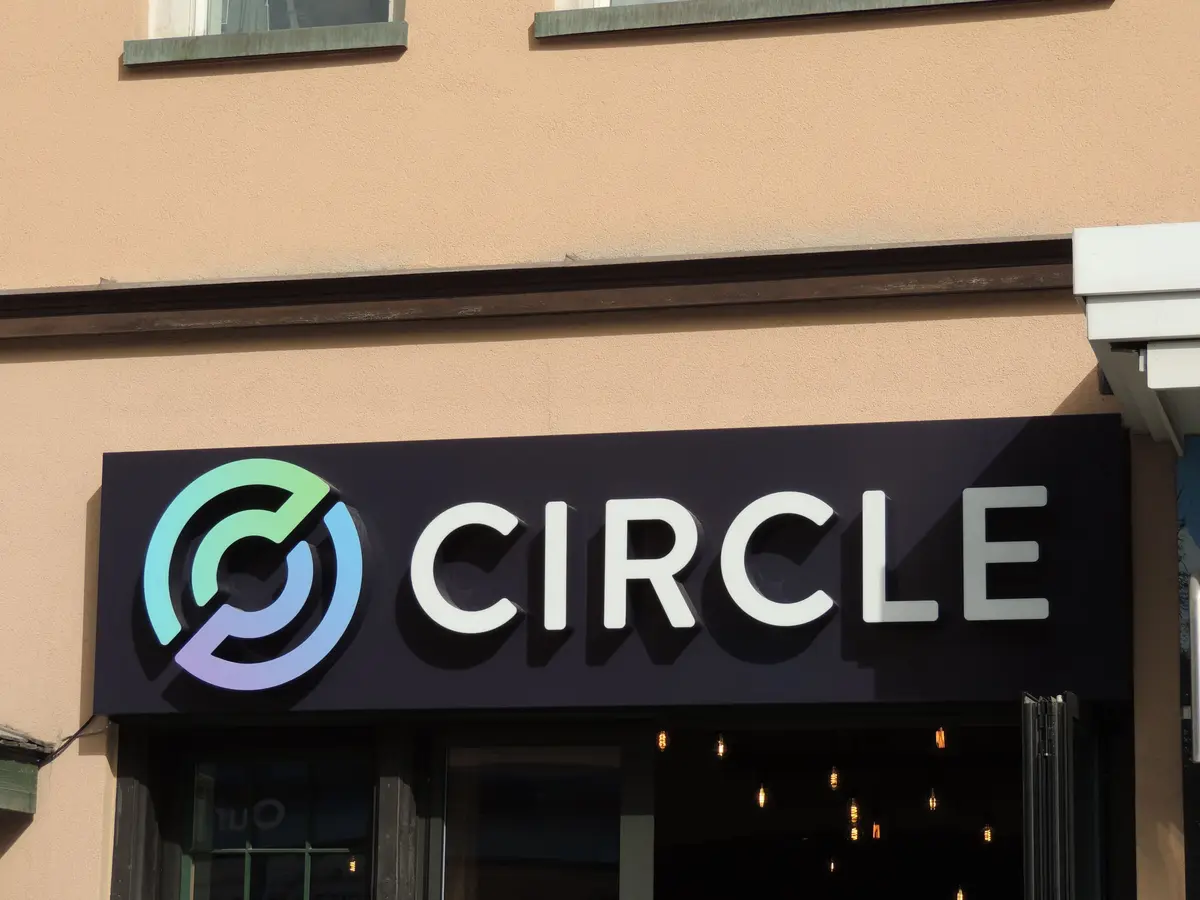 Arc-layer1-cua-Circle